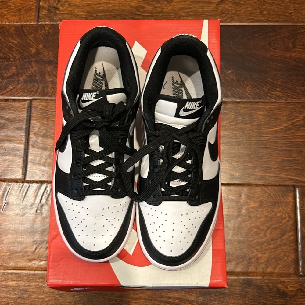 Nike Dunk Low Womens 7.5, Men 6